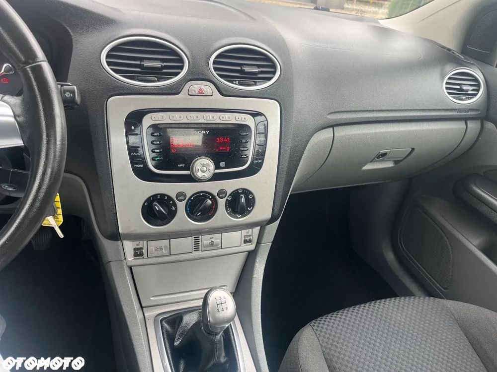 Ford Focus ver-coupe--cabriolet-2-0-16v-black-magic - 15