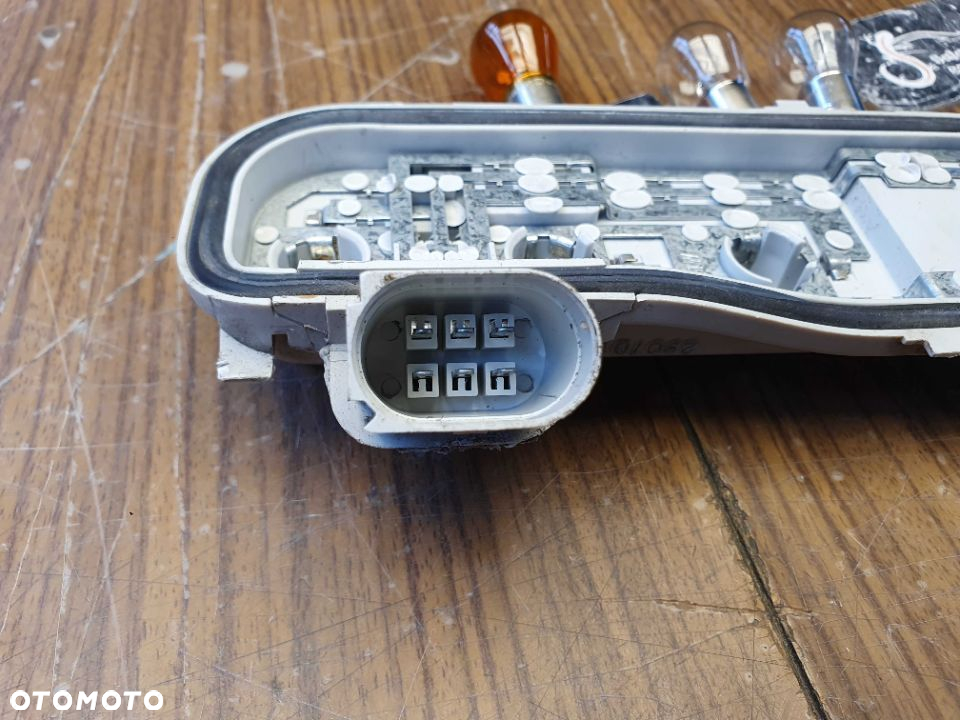 Wklad Lampy PRAWY 8E9945258 Mocowanie Zarowki Tyl Tylne AUDI A4 B6 Avant Kombi - 4
