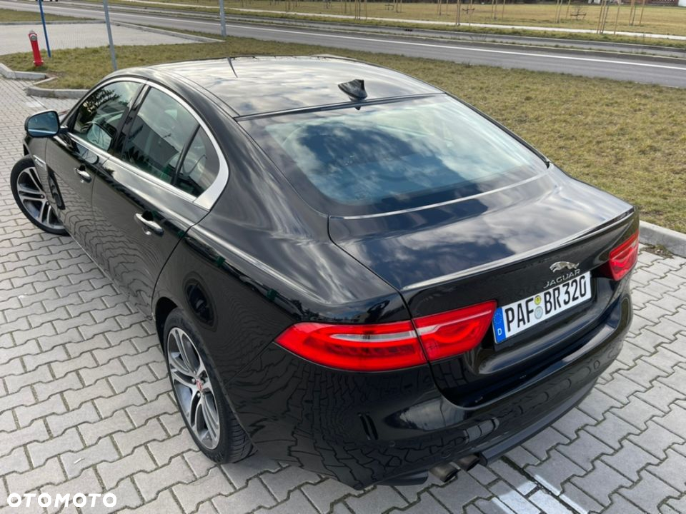 Jaguar XE 2.0 D AWD Prestige - 10