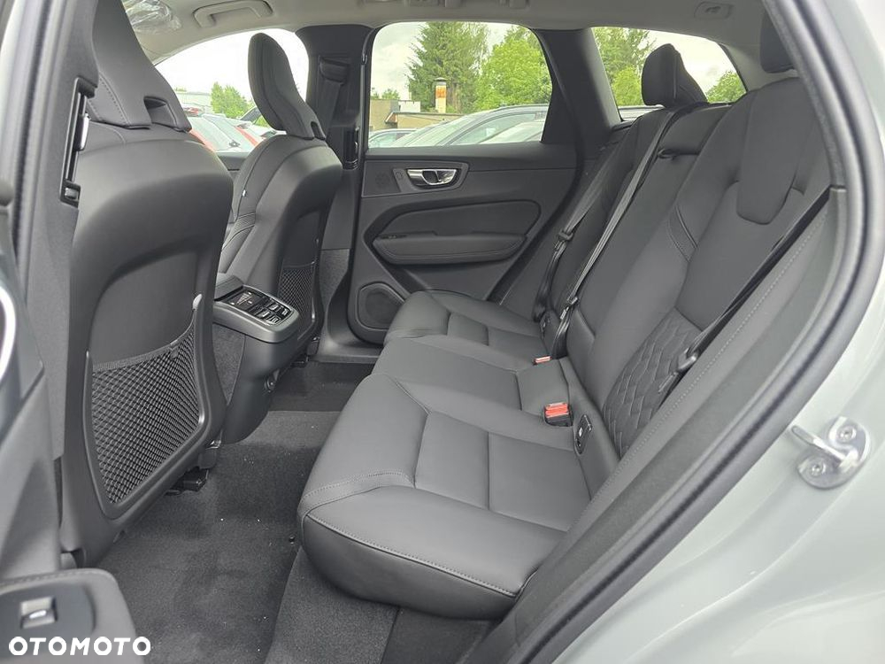 Volvo XC 60 B5 B AWD Plus Dark - 9