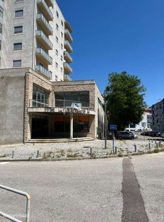 Loja da banca com 66 m² inserida no Centro Comercial Millenium em Abra - Grande imagem: 3/8