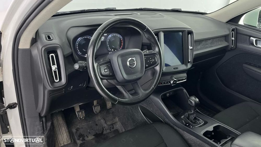 Volvo XC 40 1.5 T3 Tech Edition - 12