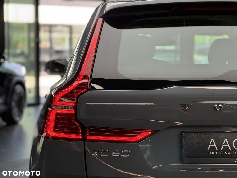 Volvo XC 60 B4 D AWD Momentum Pro - 39