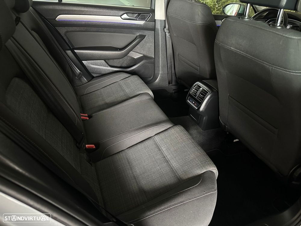 VW Passat 1.6 TDI Business DSG - 29