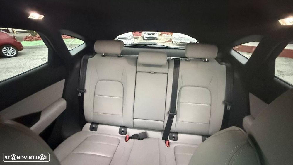 Jaguar E-Pace 1.5 P300e R-Dynamic SE AWD Aut. - 31