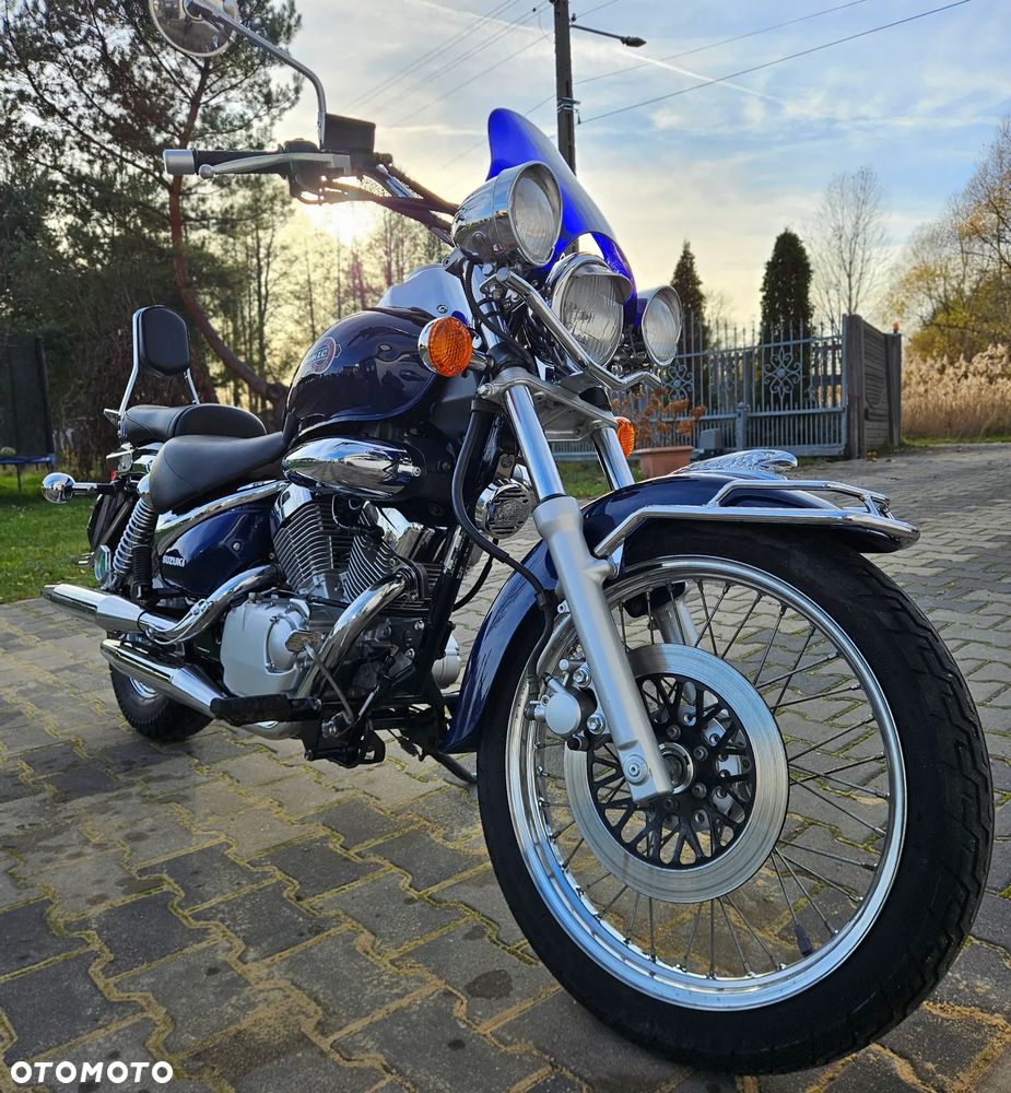 Suzuki Intruder - 6