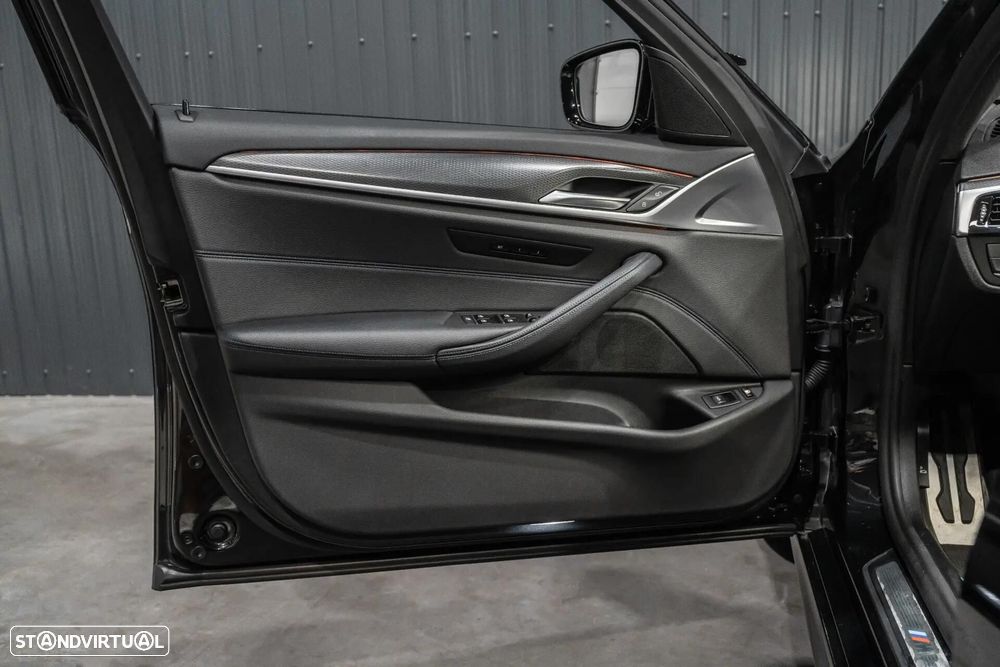 BMW 530 e Pack Desportivo M - 19