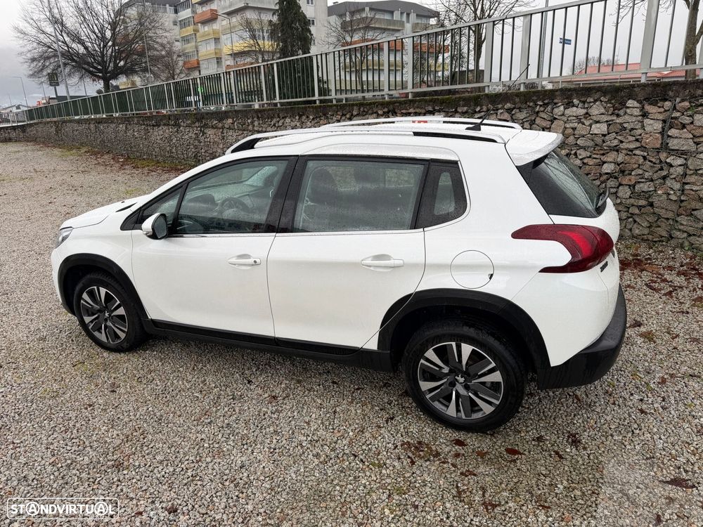 Peugeot 2008 1.2 PureTech Allure - 4