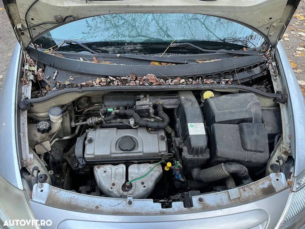 Dezmembrez Citroen C3 200 gri argintiu 1,4 benzina 54KW cod KFV - 11