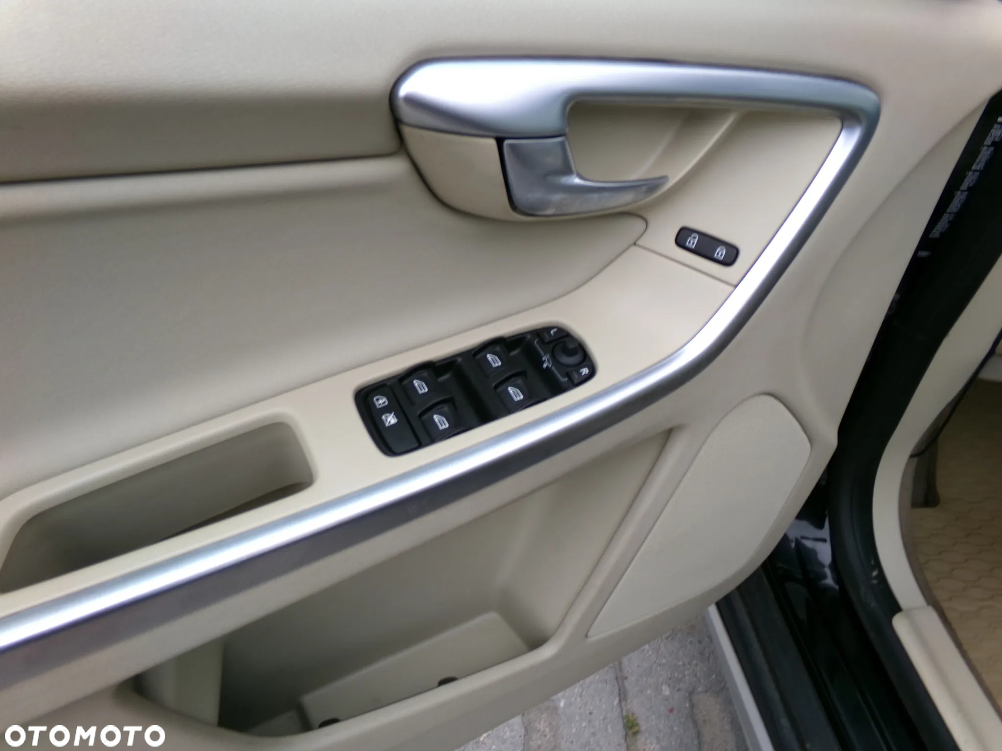 Volvo XC 60 D5 AWD Momentum - 6