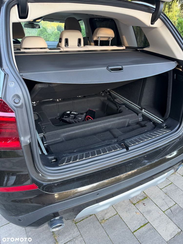 BMW X3 xDrive20d Luxury Line - 24