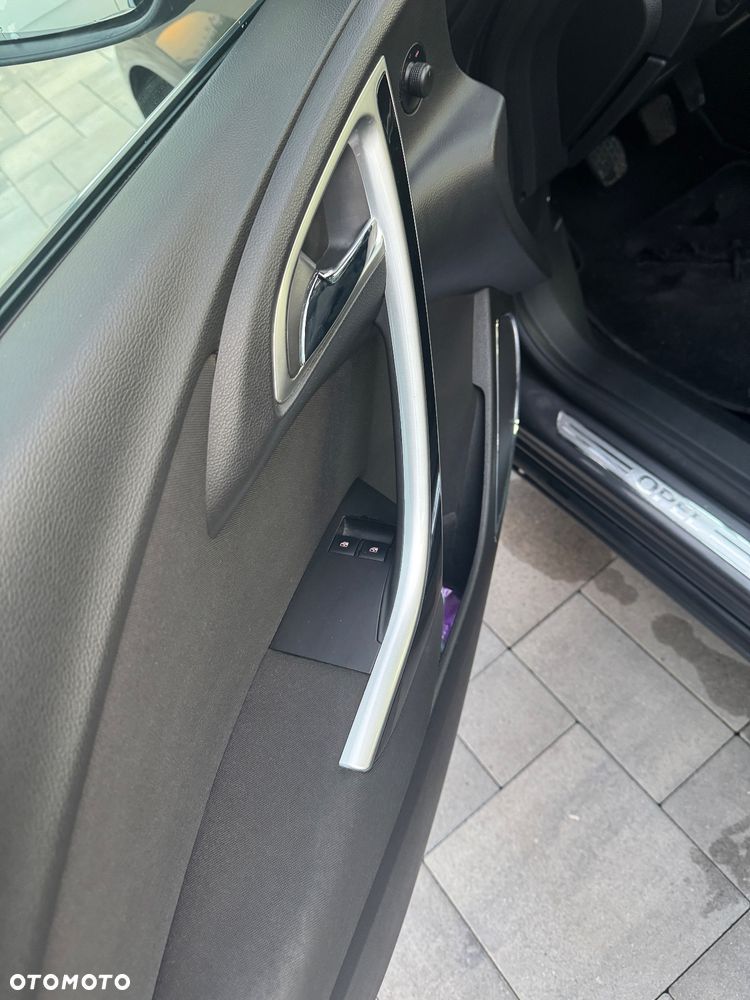 Opel Astra IV 1.4 T Cosmo - 12