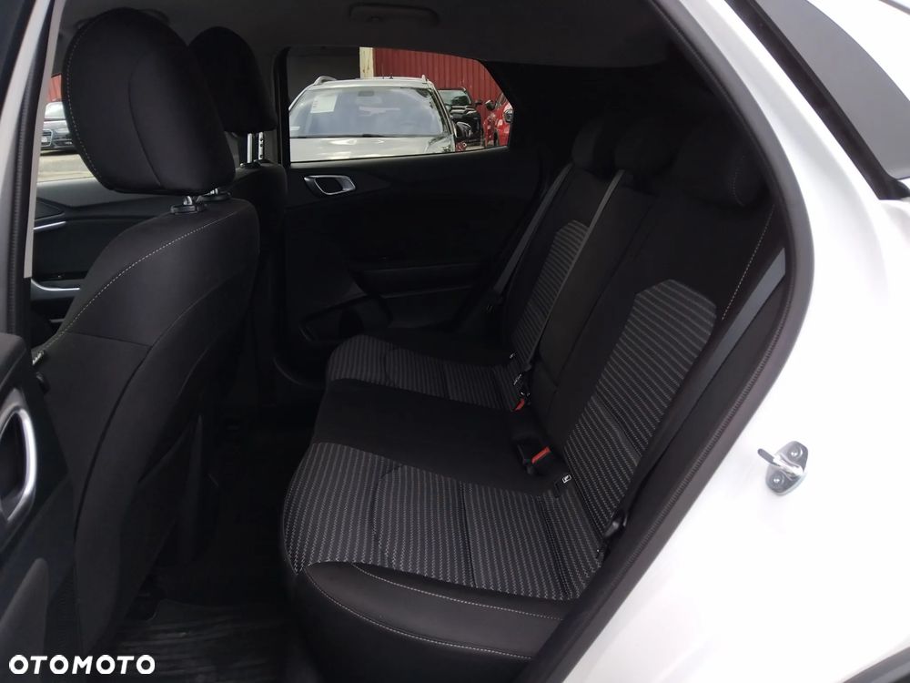 Kia XCeed 1.5 T-GDI M - 26