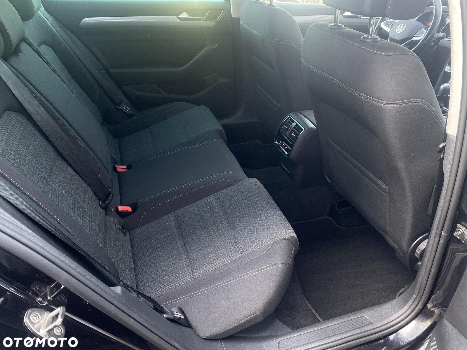 Volkswagen Passat 2.0 TDI EVO Business DSG - 28