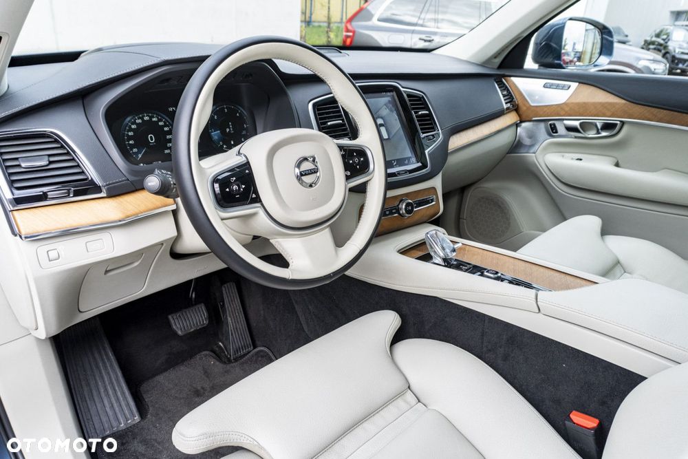 Volvo XC 90 - 8