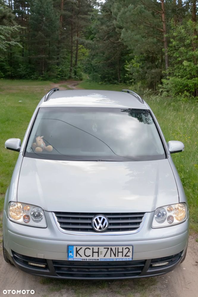 Volkswagen Touran 2.0 TDI DSG Highline - 2