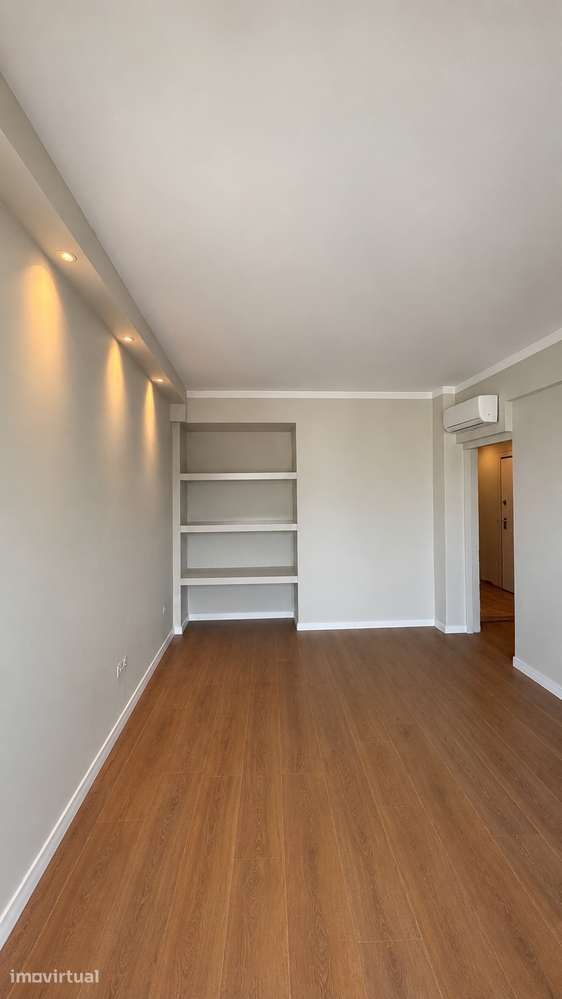 Procura T2 remodelado, espaçoso e pronto habitar - Grande imagem: 4/8