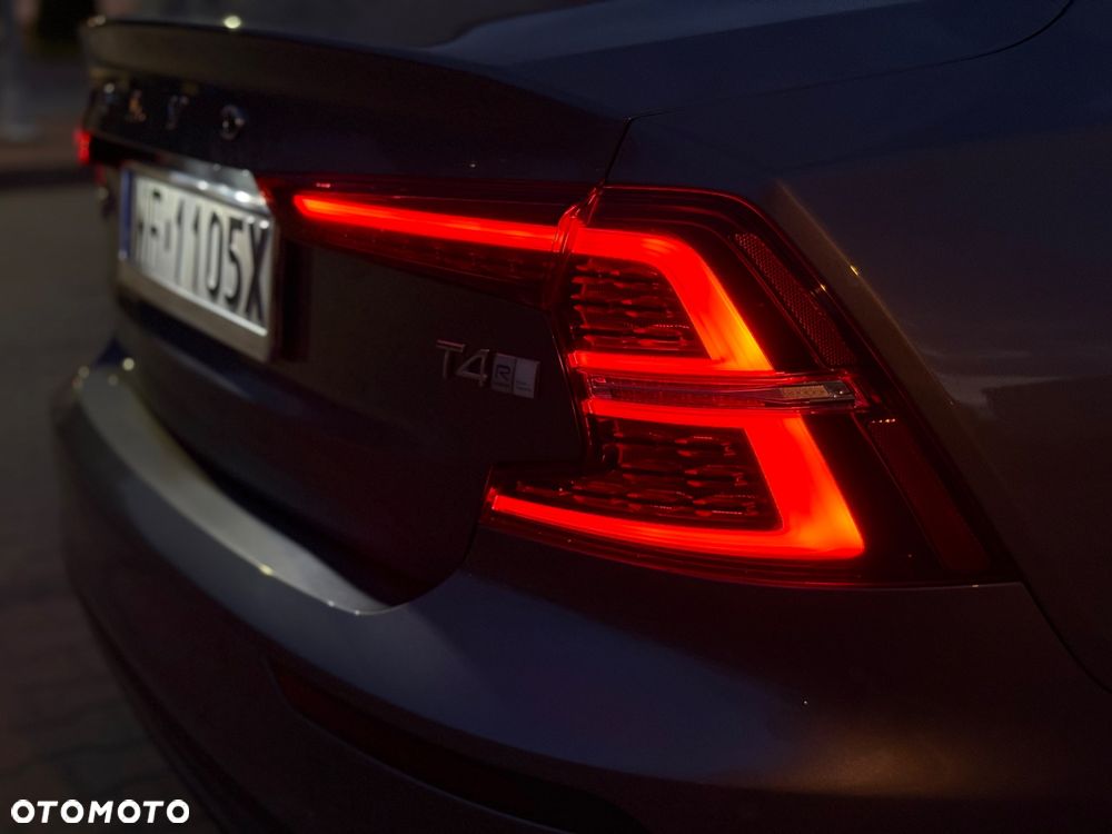 Volvo S60 T4 R-Design - 13