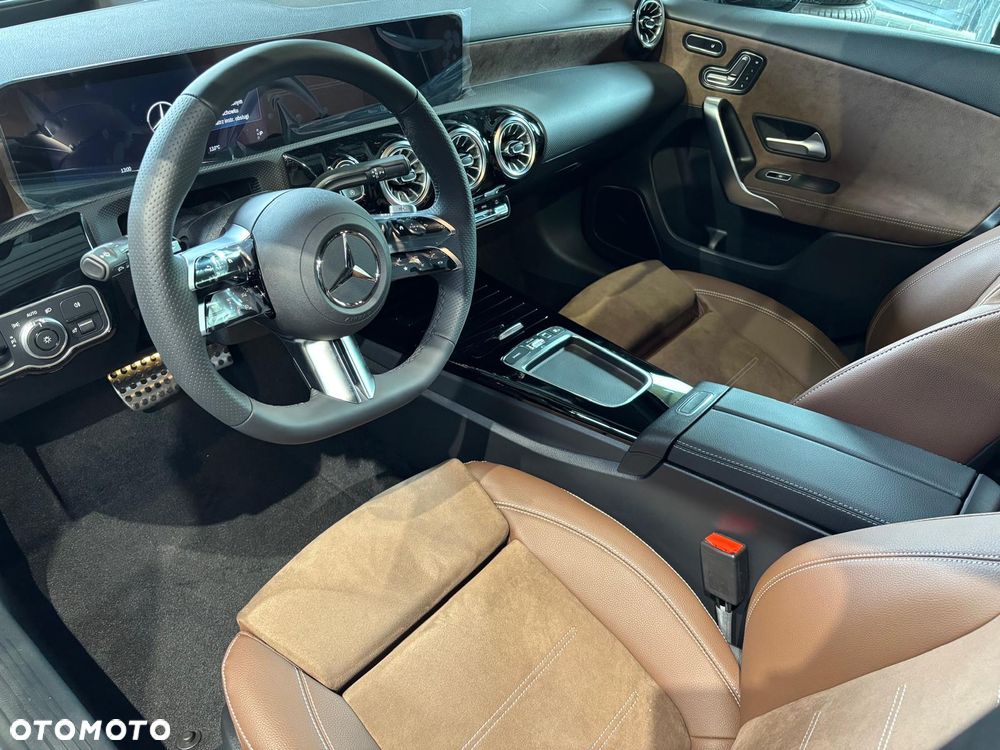 Mercedes-Benz Klasa A 220 4-Matic AMG Line 8G-DCT - 7