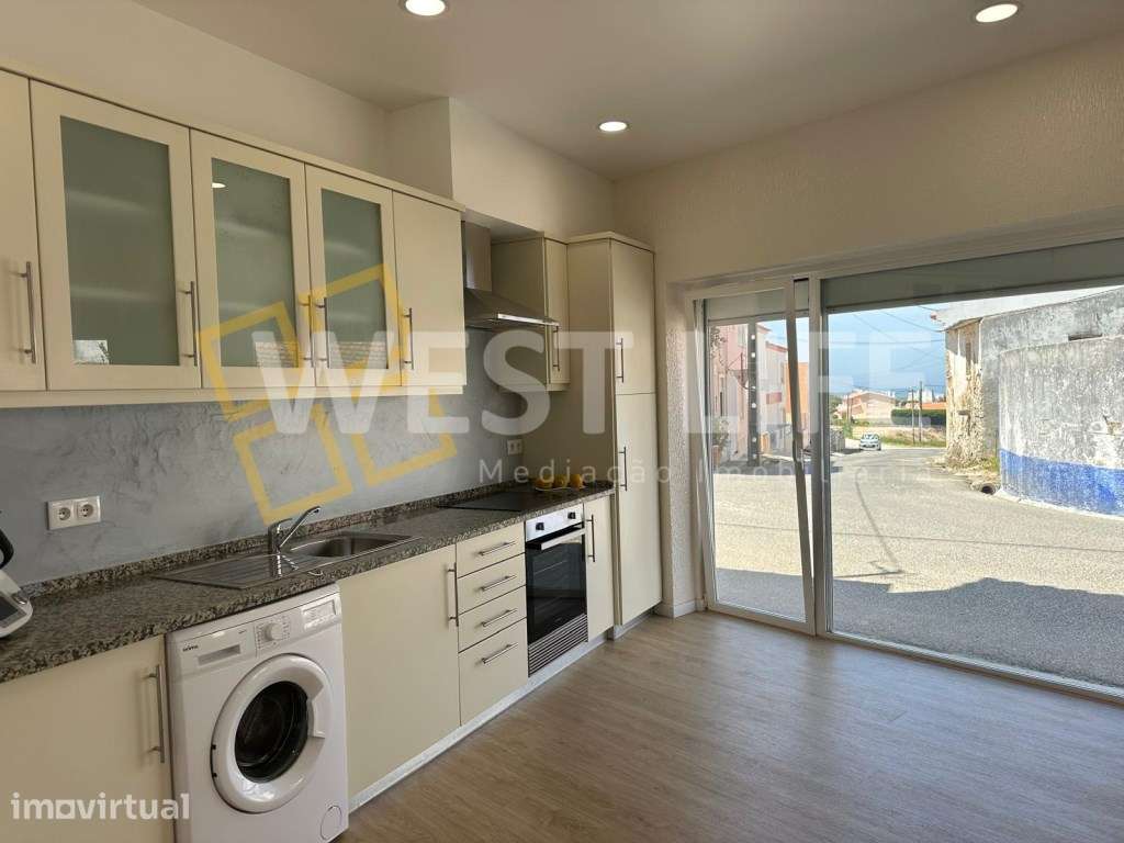 Moradia T2 totalmente remodelada com VISTA MAR a 4 minutos da praia... - Grande imagem: 5/29