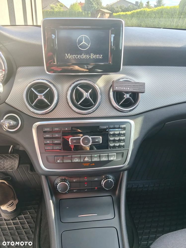 Mercedes-Benz GLA 200 7G-DCT - 30