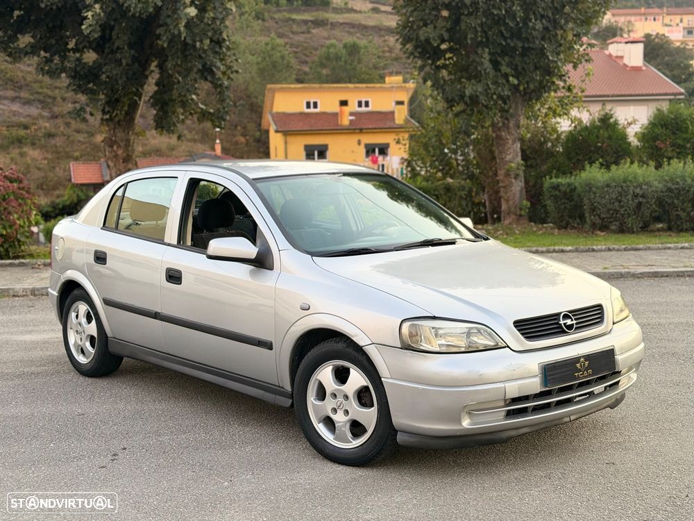 Opel Astra 1.2 Club - 1