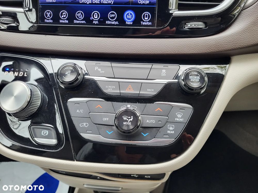 Chrysler Pacifica - 17