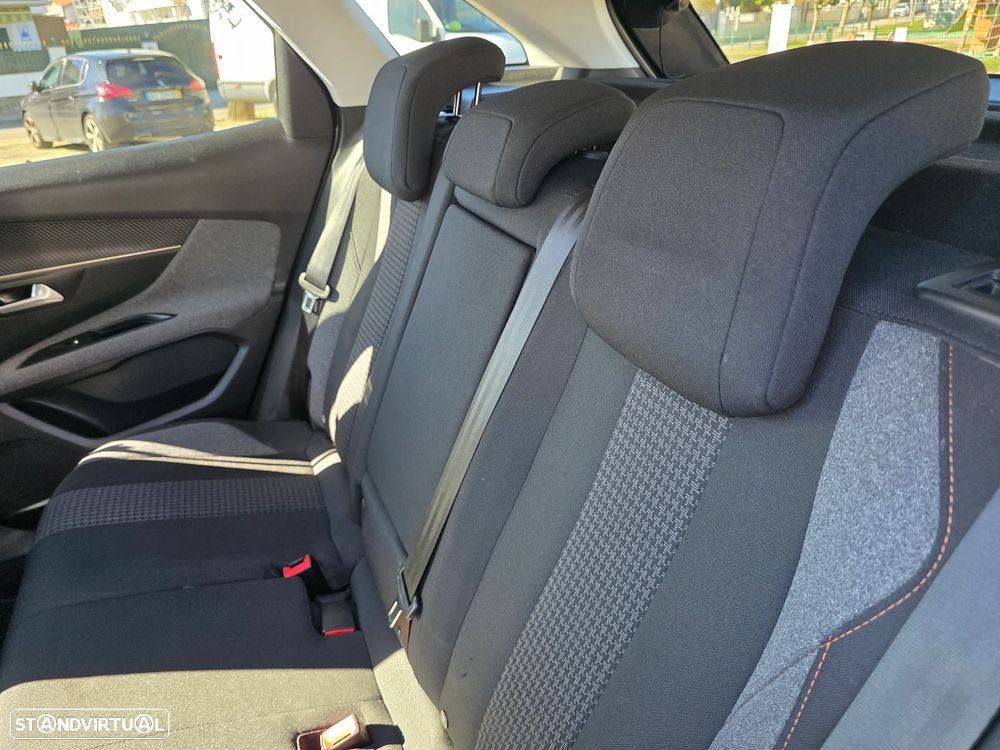 Peugeot 3008 PureTech 130 Stop & Start GPF Active - 22