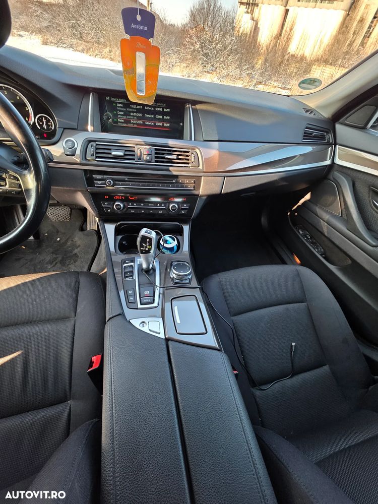 BMW Seria 5 525d xDrive - 12