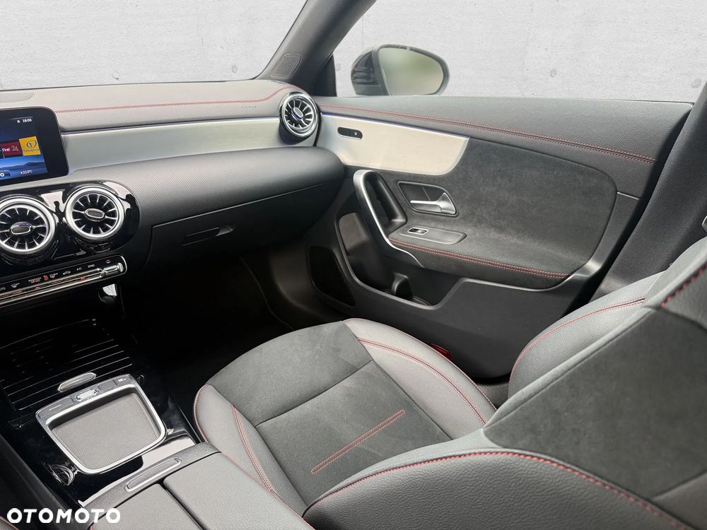Mercedes-Benz CLA 200 mHEV AMG Line 7G-DCT - 17
