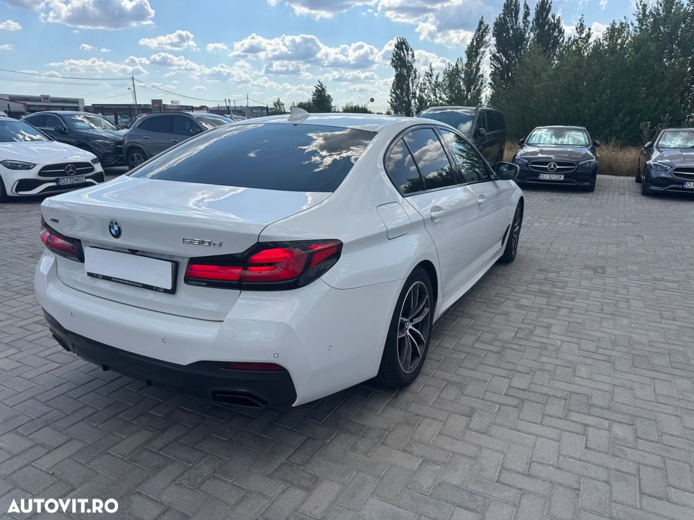 BMW Seria 5 530d xDrive AT MHEV - 14
