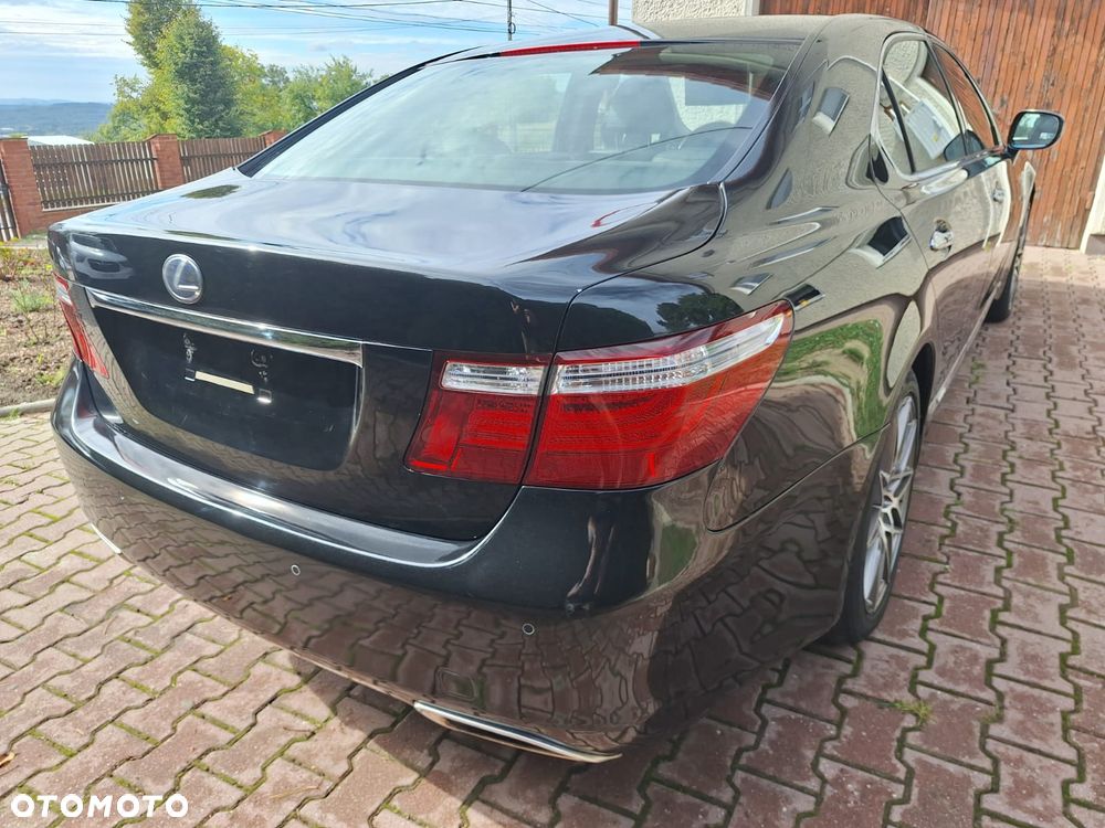 Lexus LS - 6