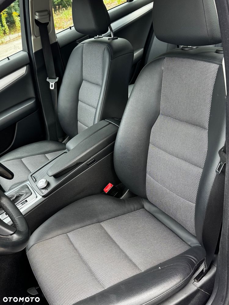 Mercedes-Benz Klasa C 180 CGI Automatik BlueEFFICIENCY Avantgarde - 14