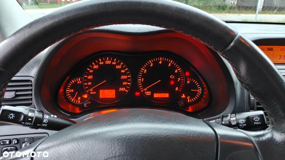 Toyota Avensis 1.8 VVT-i Luna - 11