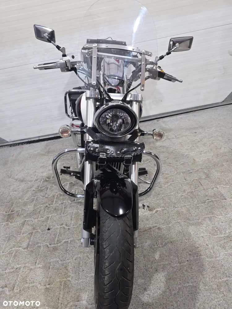 Suzuki Intruder - 17