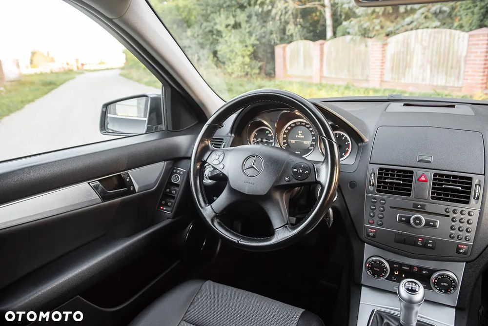 Mercedes-Benz Klasa C 180 BlueEFFICIENCY Avantgarde - 23