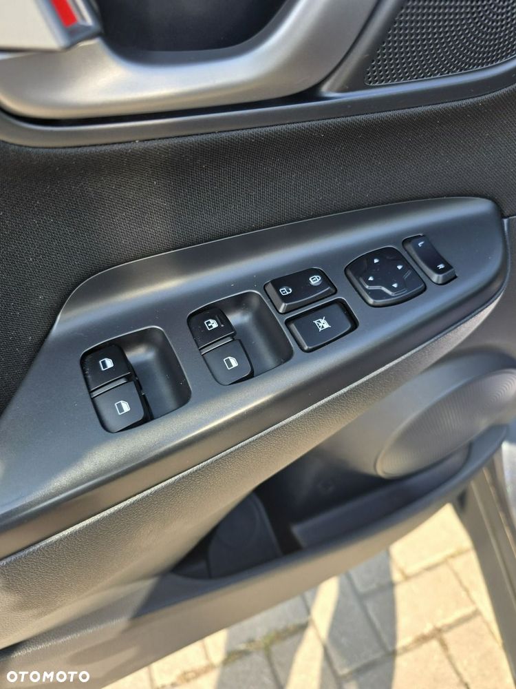 Hyundai Kona - 12