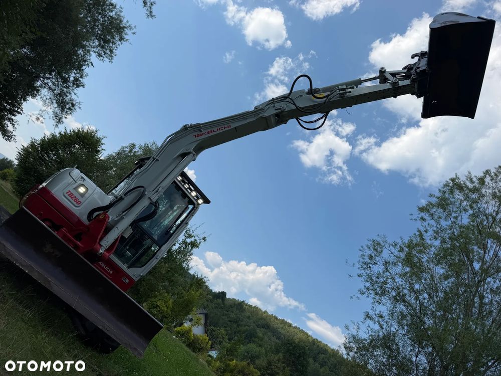 Takeuchi TB 260 Japońska Koparka Gąsienicowa 6 ton. Szybka maszyna i potężna moc. jak Nowa z Salonu 2020 rok. Niski Przebieg-2800mtg. KLIMATYZACJA. Nagłośnienie. Łyżka skarpowa oraz kopiąca. Szybko-złącze hydrauliczne. Yanmar silnik 4 cylindry! Maszyna z Norwegii. ani deka luzów i wycieków! OKAZJA Linia Hydr podwójna. Plus .Długie ramię PLUS. Oświetlenie LED dodatkowe. Zamki na tłokach. Wielka Okazja! Pełne sterowanie z dżojstików!! Aktualna DEKRA! - 33