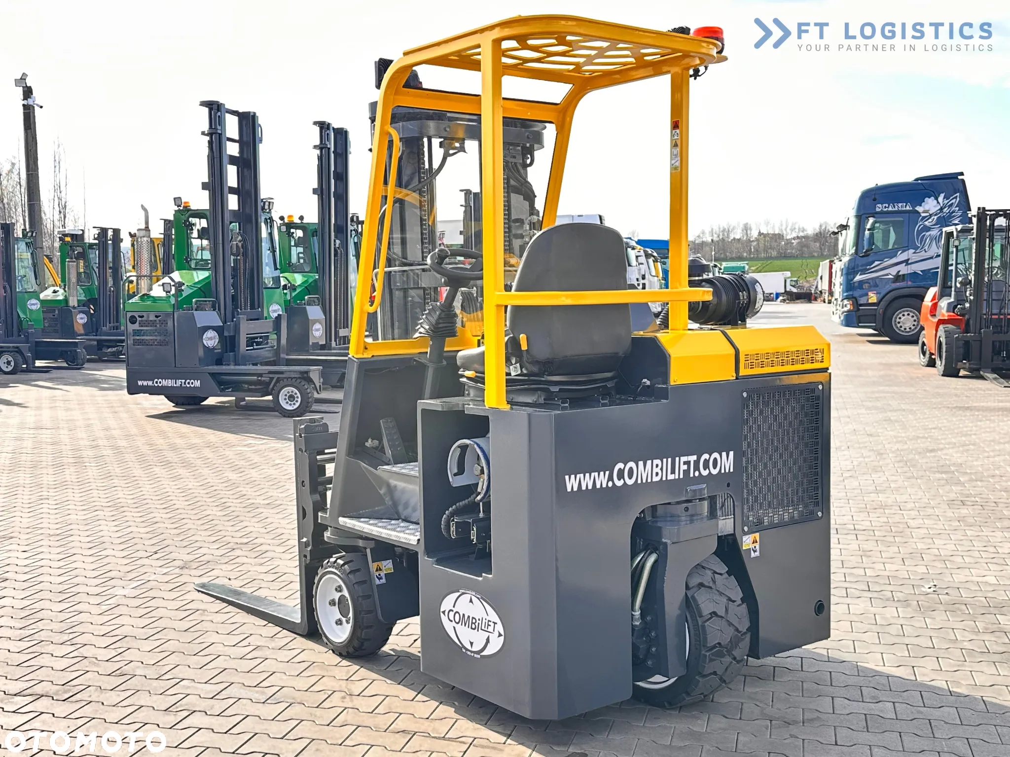 Combilift C3000CB / GAZ / TRIPLEX / 4900MM / WOLNY SKOK / POZYCJONER / PRZESUW WIDEŁ / JAK NOWY - 13