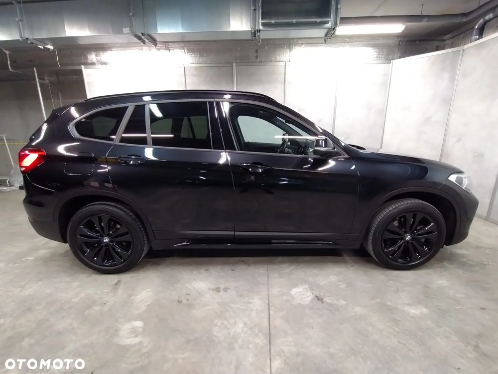 BMW X1 xDrive20i Sport Line - 3