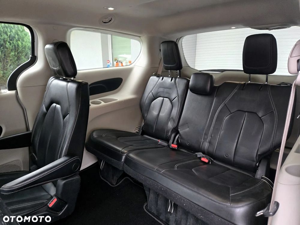 Chrysler Pacifica - 11