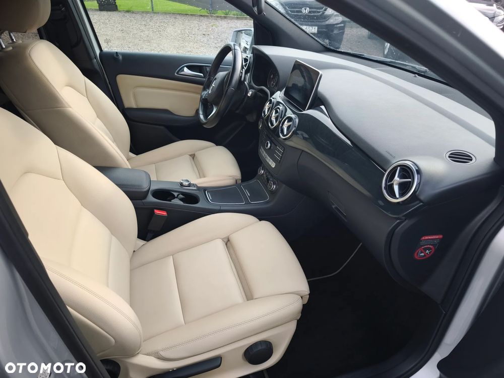 Mercedes-Benz Klasa B 180 7G-DCT - 16