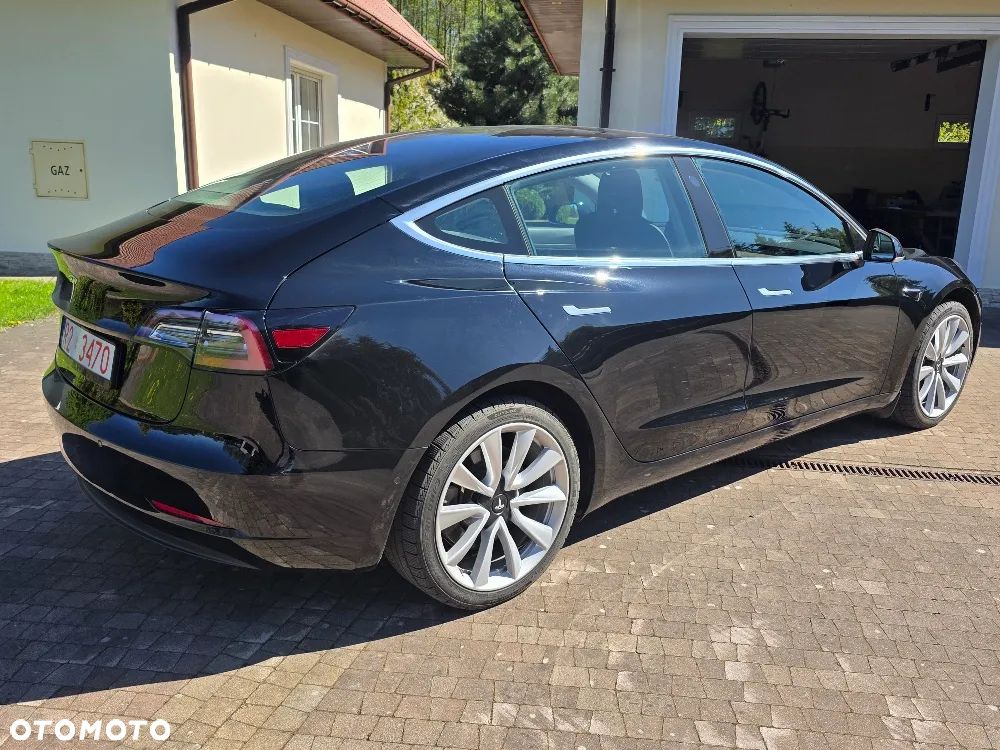 Tesla Model 3 - 4