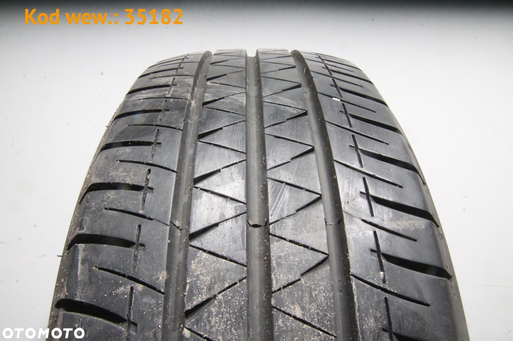 Yokohama BluEarth RV-02 - 215/65 R16C - 1