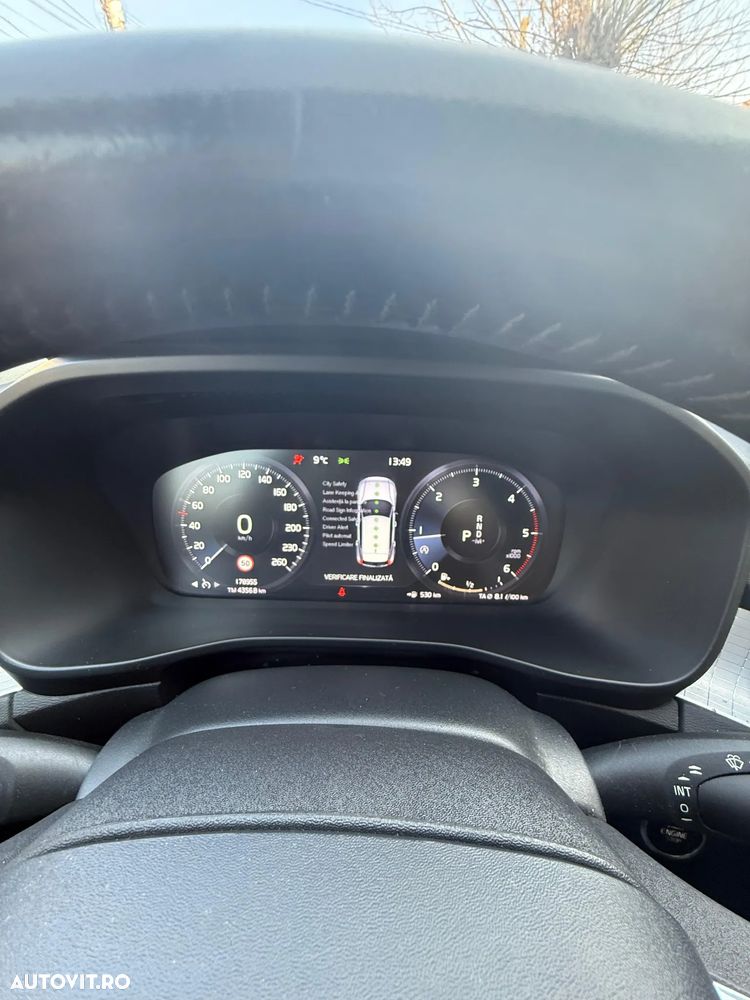 Volvo XC 40 D3 AWD Geartronic Momentum - 11