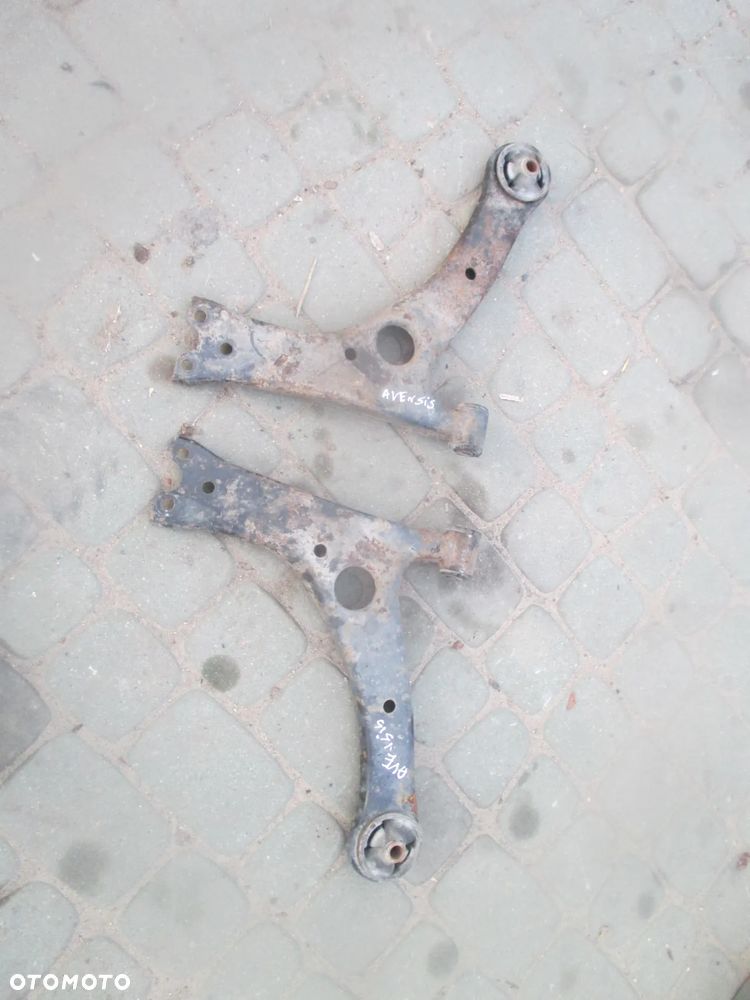 Wahacz Toyota Avensis T25 - 2