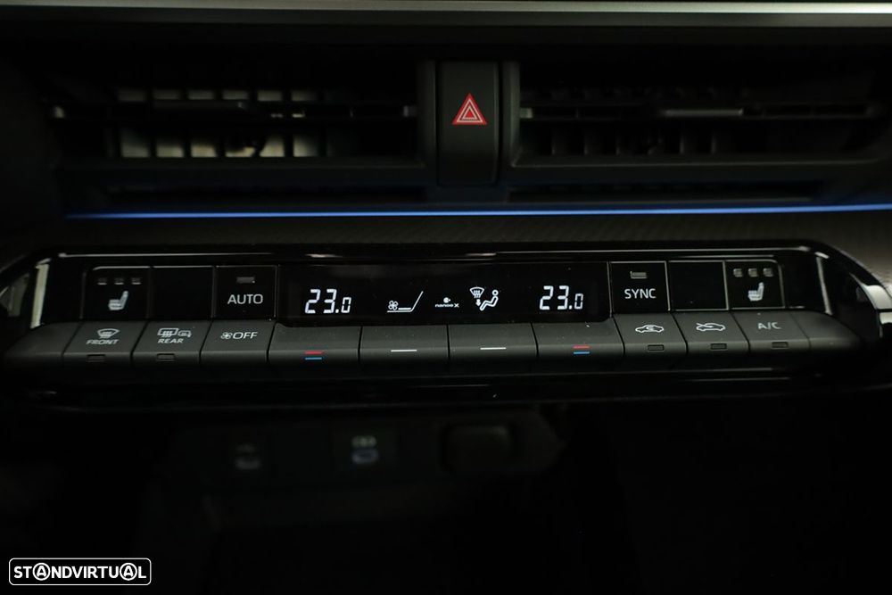 Toyota Prius 2.0 Plug-in Exclusive - 12