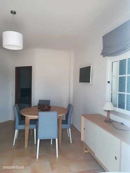 Apartamento T1 para arrendar ao ano - Grande imagem: 2/12