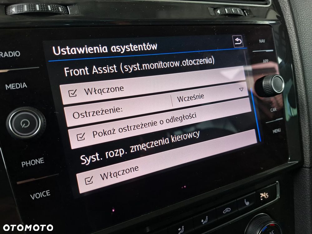 Volkswagen Golf 1.6 TDI BMT Comfortline - 26
