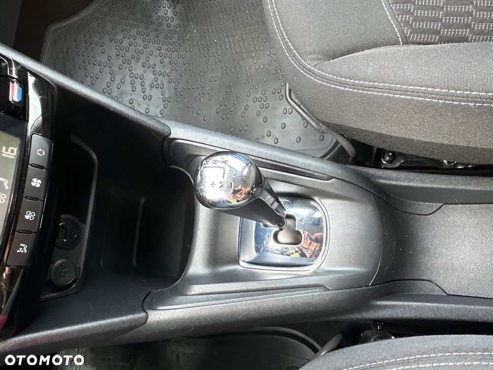 Peugeot 208 - 33